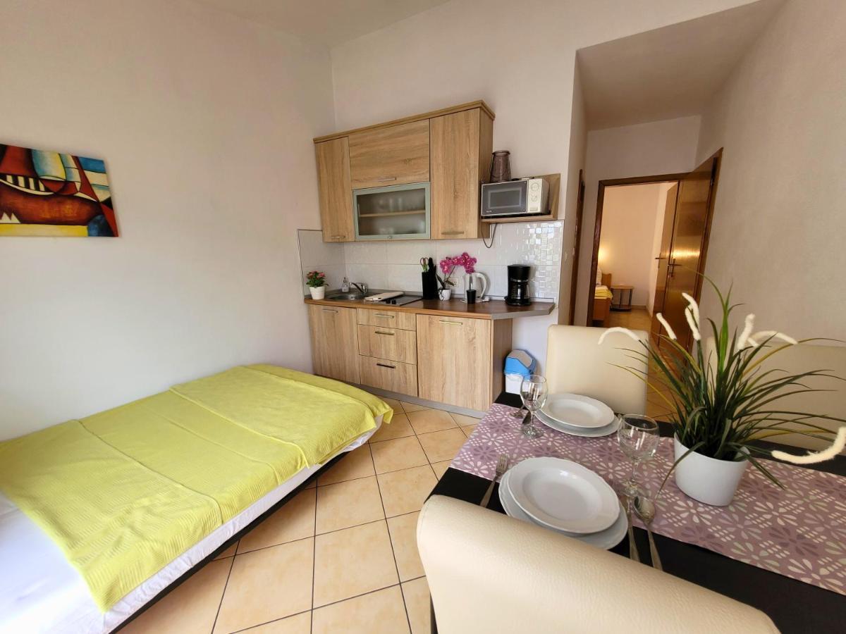 Apartment Jelena Vir Buitenkant foto