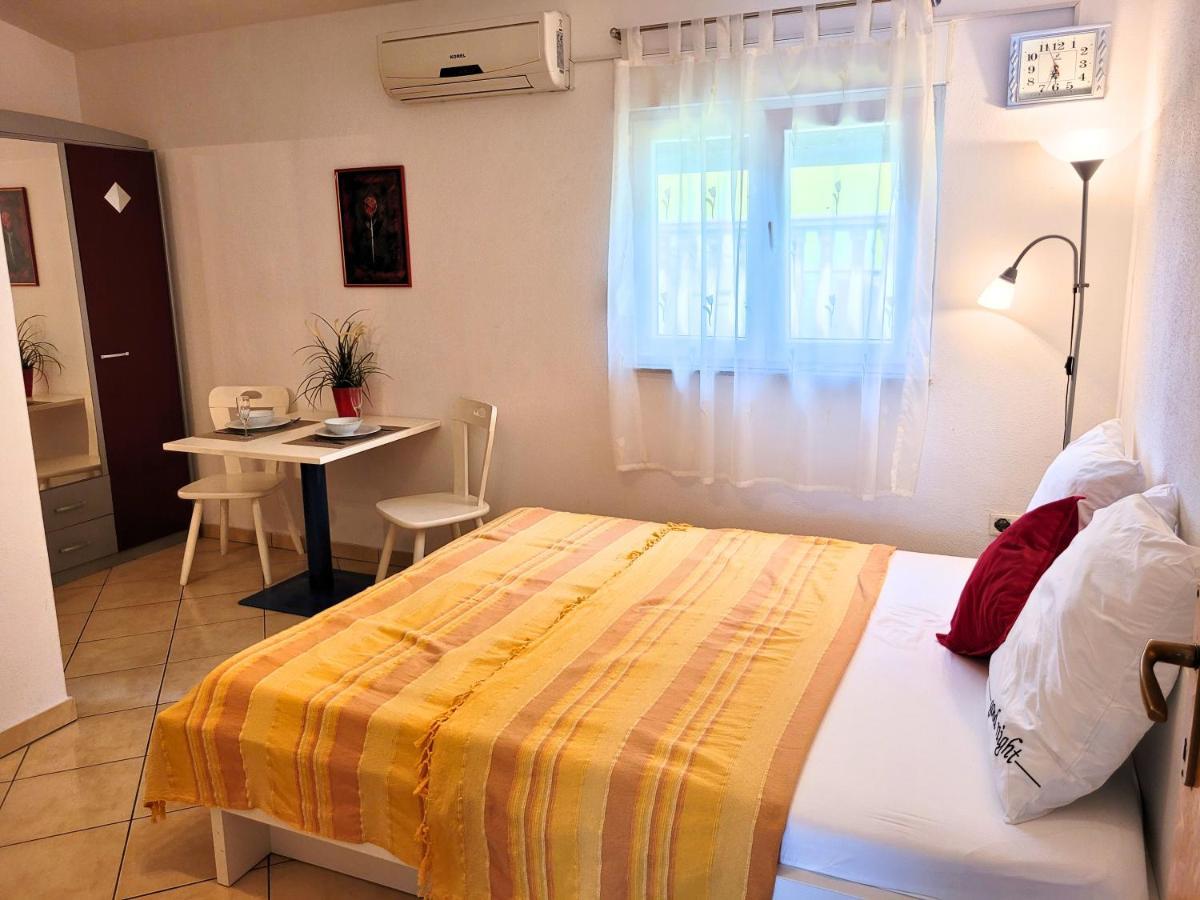 Apartment Jelena Vir Buitenkant foto